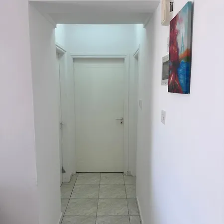 Near Makenzie 51 Апартаменты *