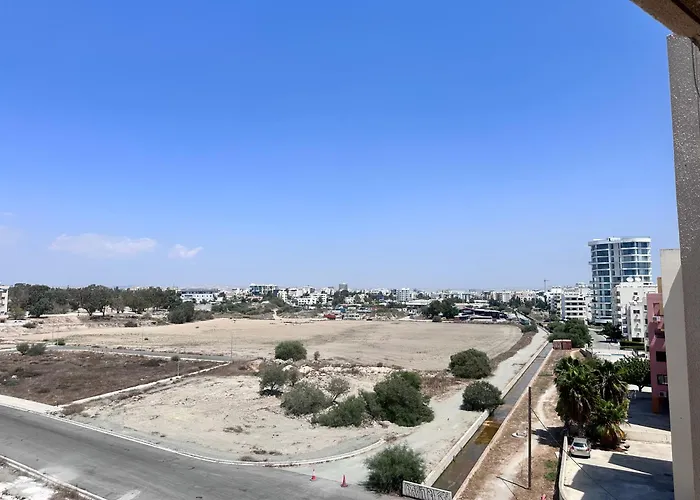 Near Makenzie 51 アパート ラルナカ