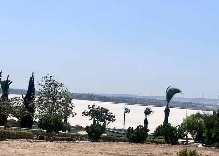 アパート Near Makenzie 51 ラルナカ